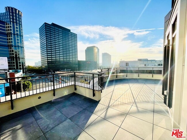 Building Photo - 1122 Gayley Ave