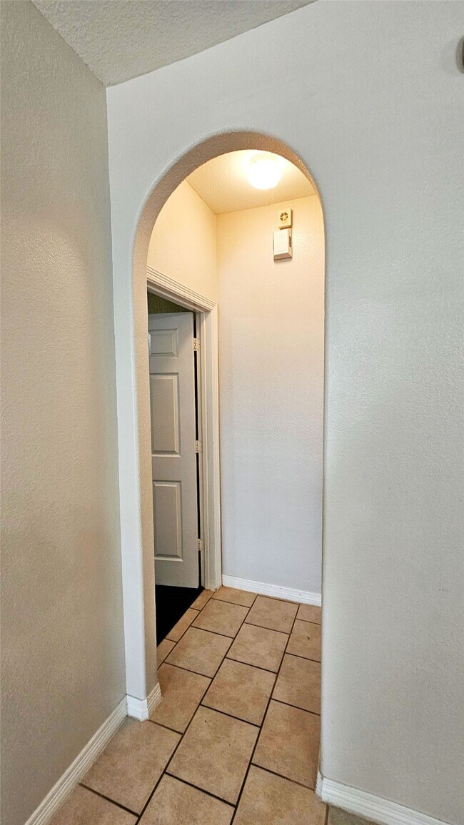 Building Photo - 211 Briar Trace Ln