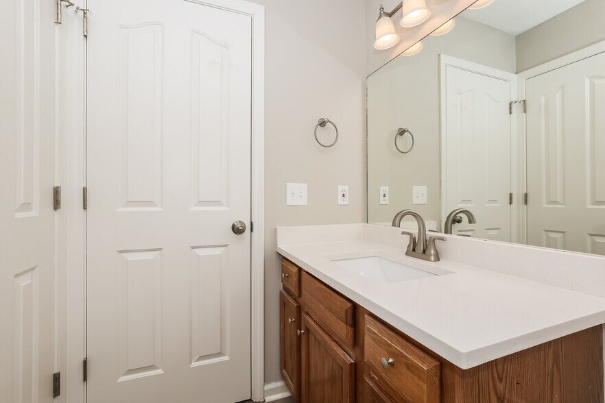 Building Photo - 247B Indian Park Dr