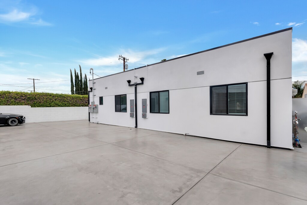 Building Photo - 16508 San Fernando Mission Blvd