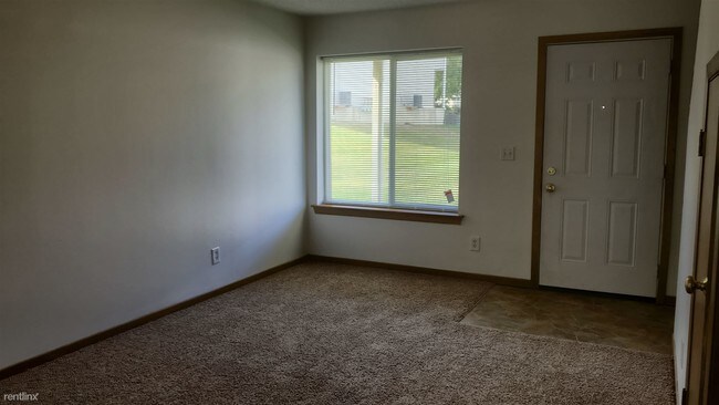 Building Photo - 2 br, 0.5 bath Townhome - Regal Townhomes ...