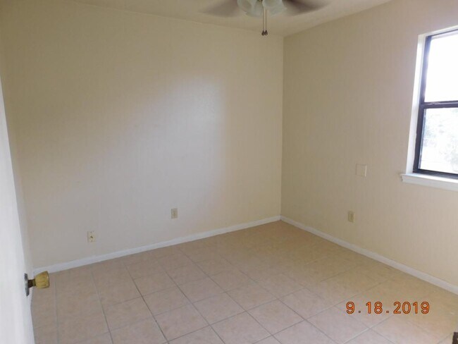 Building Photo - 206 Jason Dr