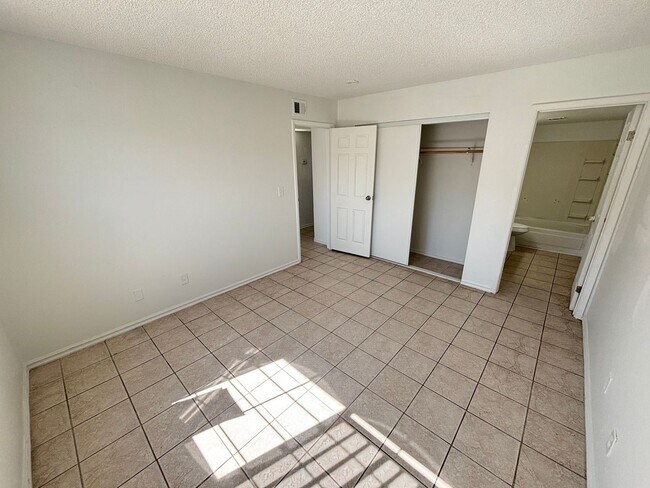 Building Photo - 2185 Exeter Dr
