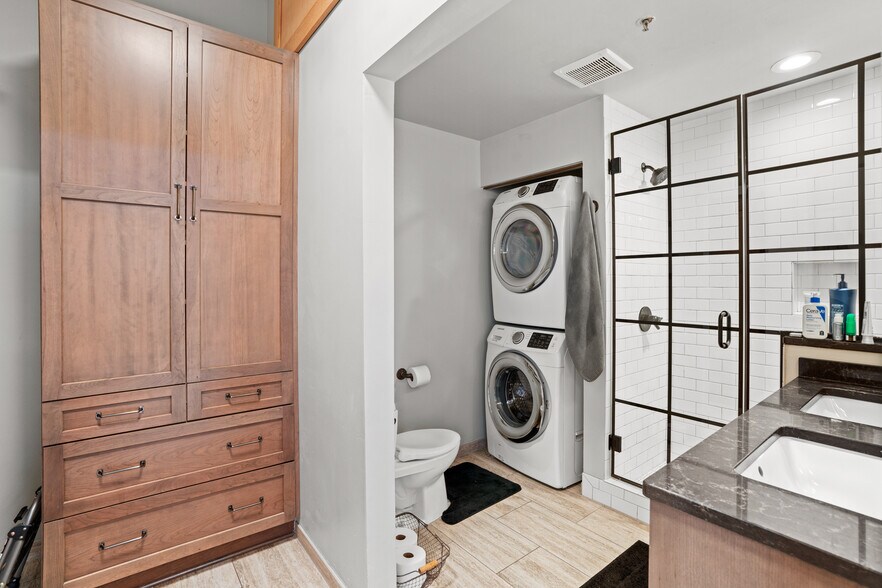 In Unit Laundry - 215 W Maple St