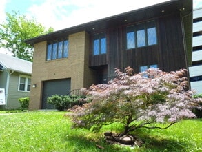 Building Photo - 7BR / 5.5BA Home in Fort Sanders | Walk to...