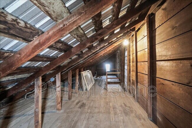 Building Photo - 16 Woods Ln