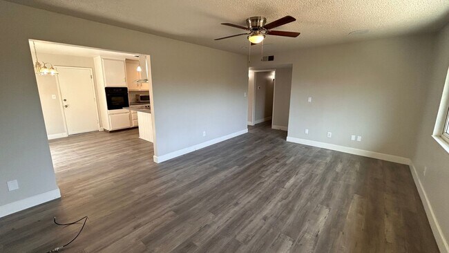 Building Photo - 2960 Cabrillo Dr