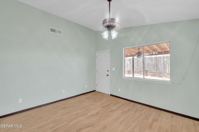Building Photo - Northeast El Paso 3 bed with Refrig A/C an...