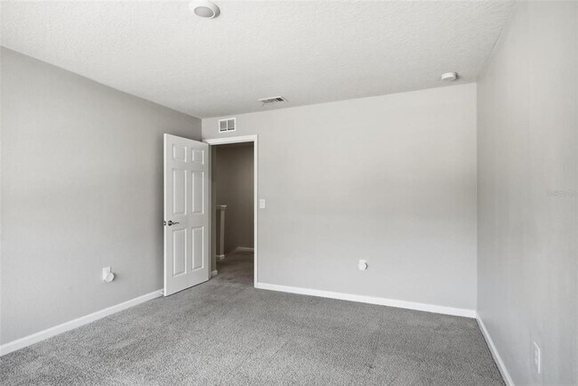 Building Photo - 64 Foxhall Ln
