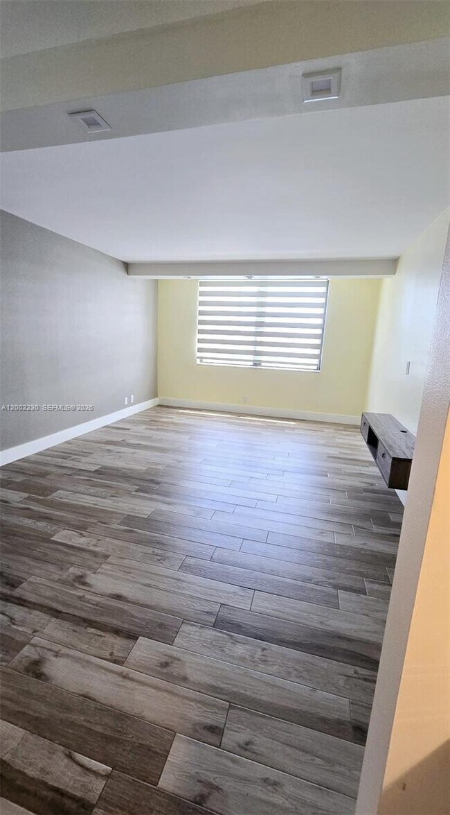 Building Photo - 18151 NE 31st Ct