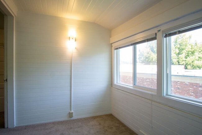 Building Photo - Lease this Beautiful Sullivan's Gulch Vintage 2-Bed w/Sunroom!