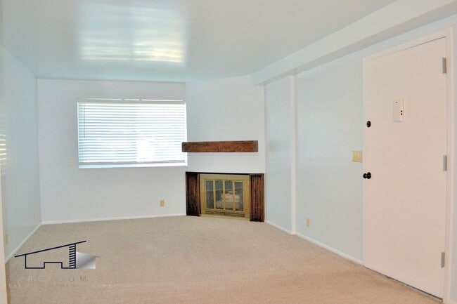 Building Photo - Lower-Level Roy 2 Bedroom, 1 Bathroom Condo Available!