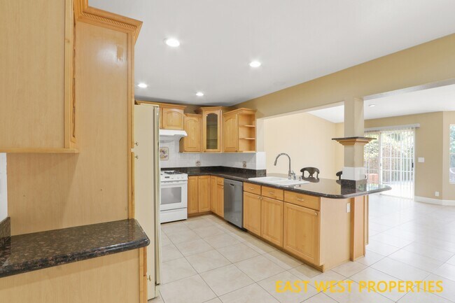 Building Photo - 11186 Lavender Ave