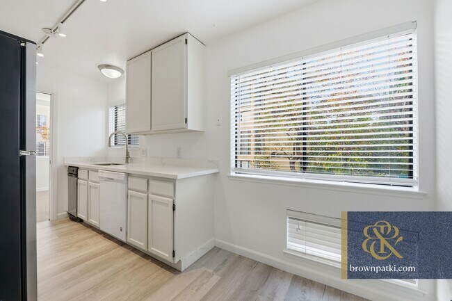 Building Photo - 916 Beach Park Blvd