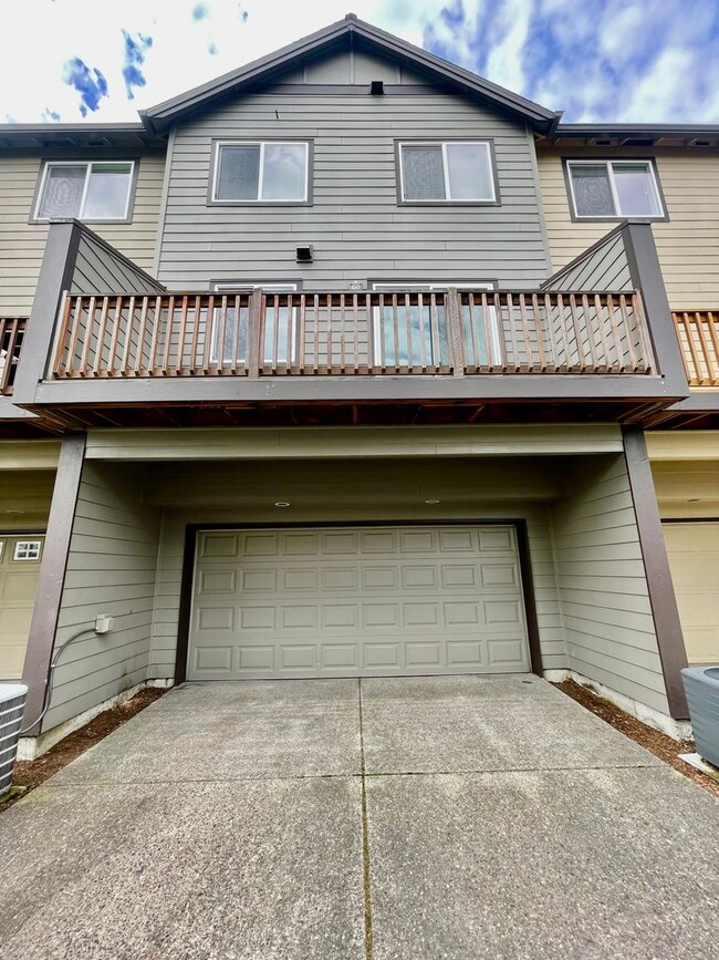 Building Photo - Spacious & Immaculate 4-Bedroom Home with ...