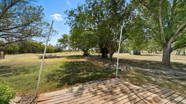 Building Photo - 200 Valley Acres Dr