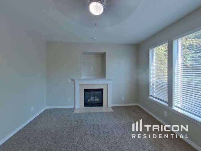 Building Photo - 16050 SW Loon Dr