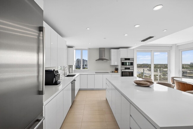 Building Photo - 612 Bayshore Dr