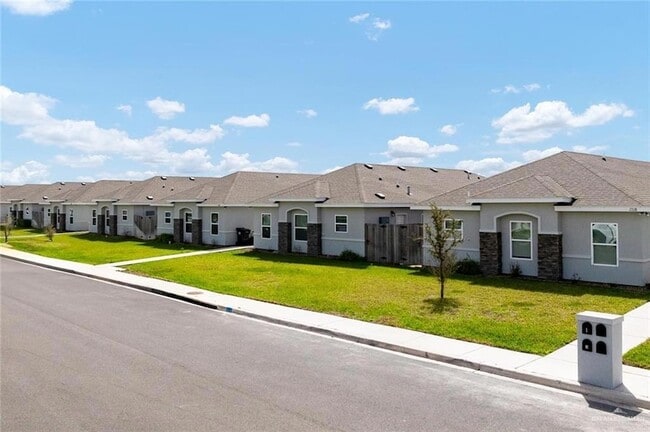 Building Photo - 300 S Retama Ln