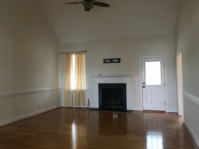 Building Photo - 3709 Stonehenge Ln W