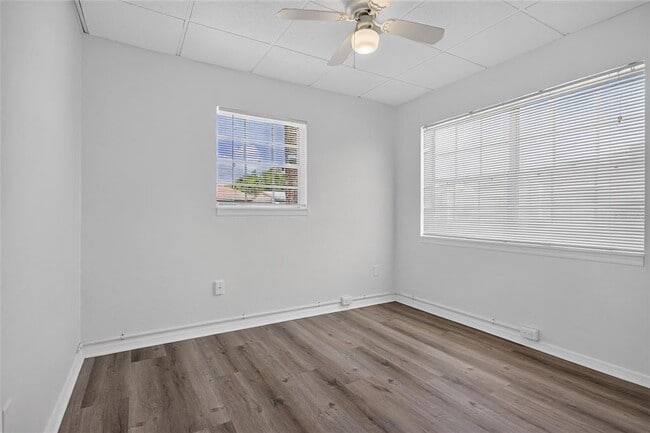 Building Photo - 7508 N Thatcher Ave