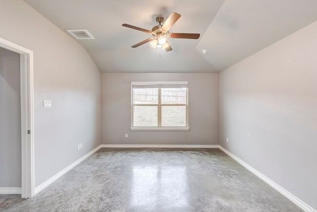 Building Photo - 1733 Dryden Ave