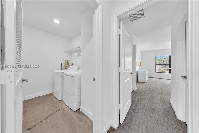 Building Photo - 1004 Willow Pl