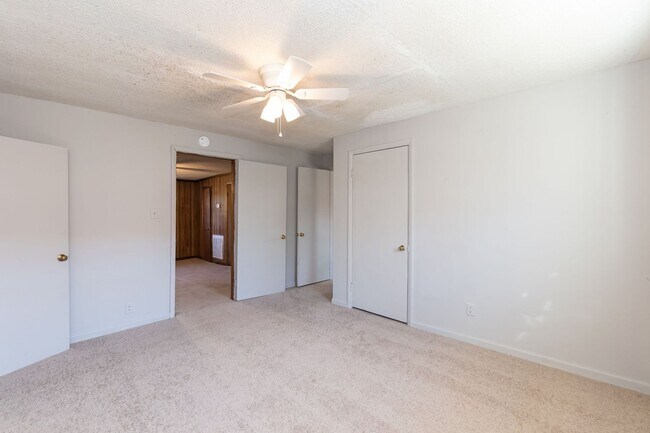 Building Photo - 307 Olivia Ln