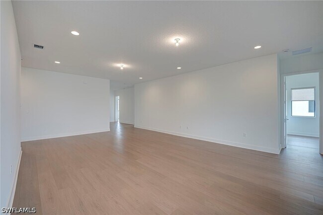 Building Photo - 5114 Panella Ave