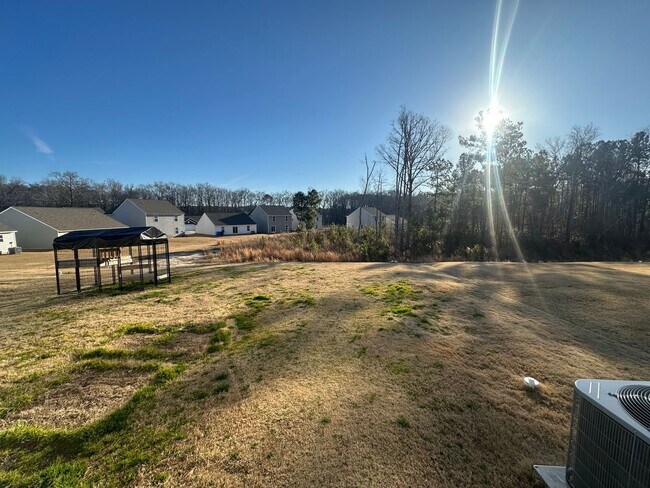 Building Photo - Wonderful Three Bedroom (Originally 4 Bedrooms That Has Been Converted to a HUGE Third Bedroom) T...