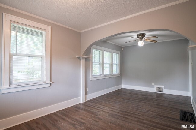 Building Photo - 4515 Drake Dr