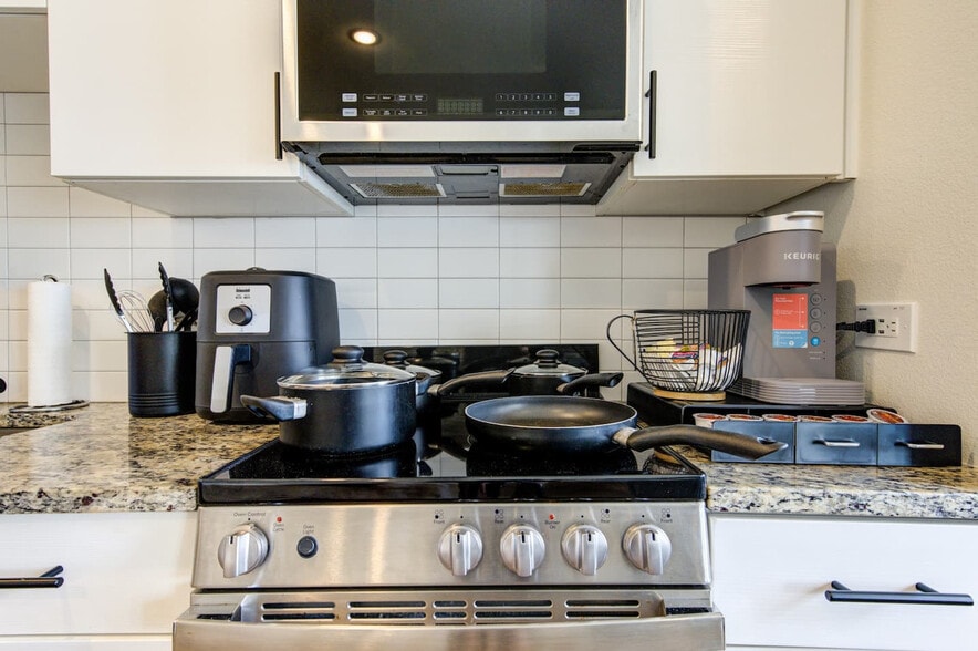 Building Photo - 1111 Shepherd Dr