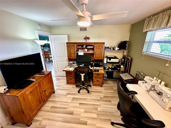 Building Photo - 9420 S Hollybrook Lake Dr
