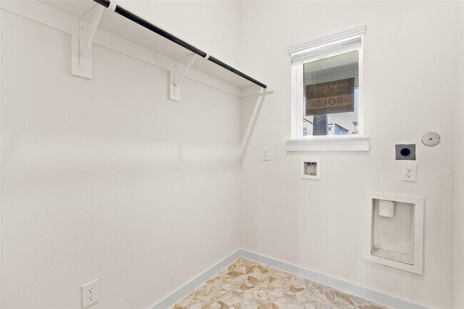 Building Photo - 6643 Escondido Dr