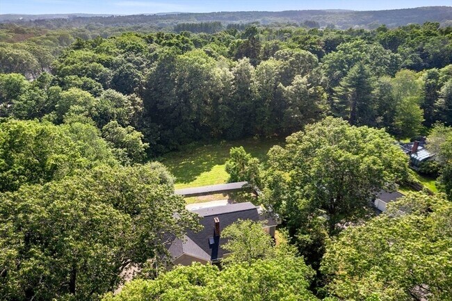 Building Photo - 576 Grove St