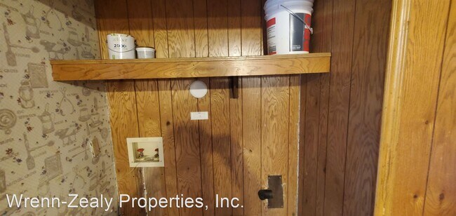Building Photo - 2 br, 1 bath House - 205 Lake Drive