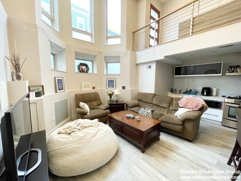 Building Photo - 42 Washburn St