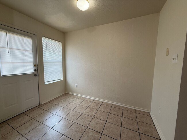 Building Photo - 4407 Abigail Dr