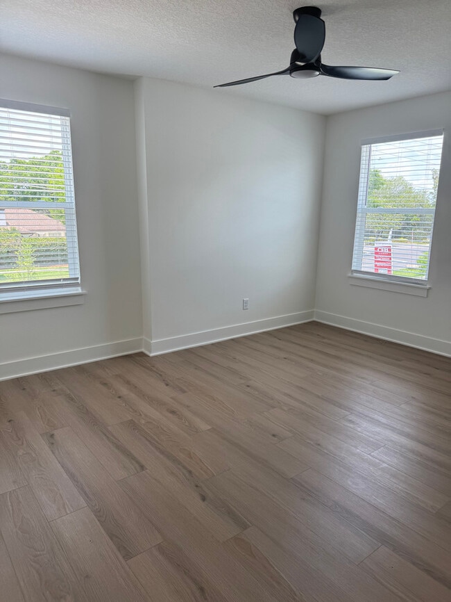 Building Photo - Brand new home
