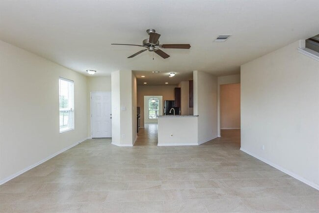 Building Photo - 18402 Each Elm Way