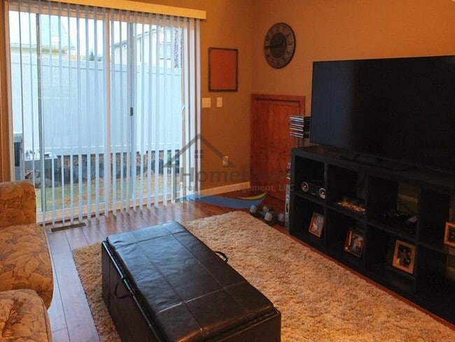 Building Photo - 2 Bedroom & 1.5 Bathroom Coeur d'Alene Hom...