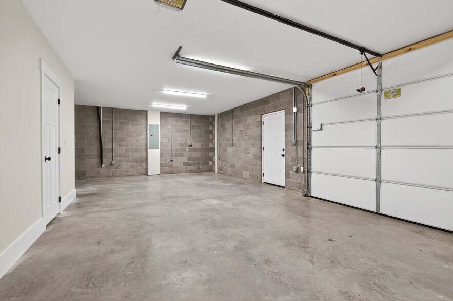 Building Photo - 355 Beechwood Ln