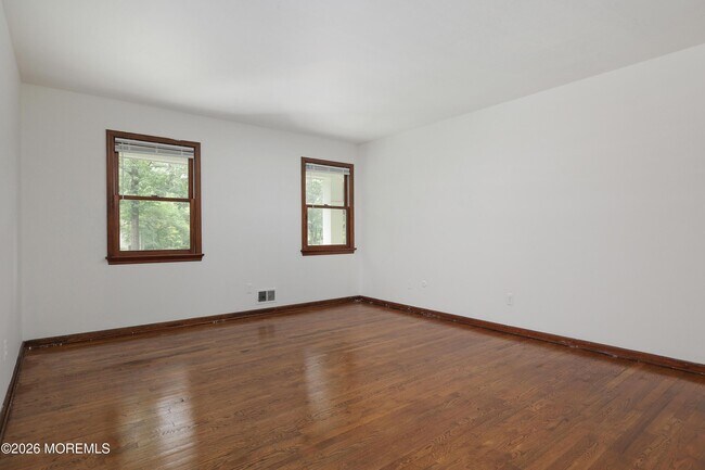 Building Photo - 18 Seven Oaks Dr