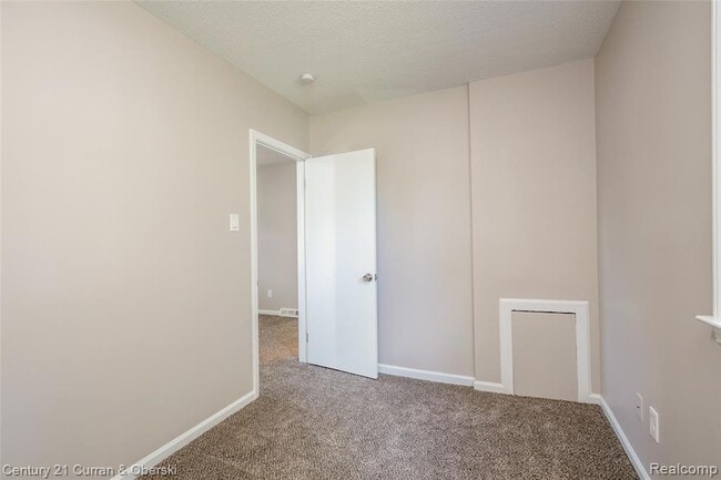 Building Photo - 26361 Parkington St