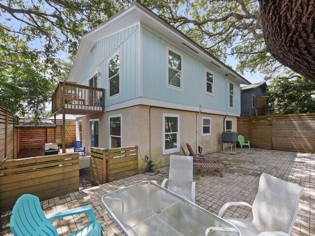Building Photo - 208 A St