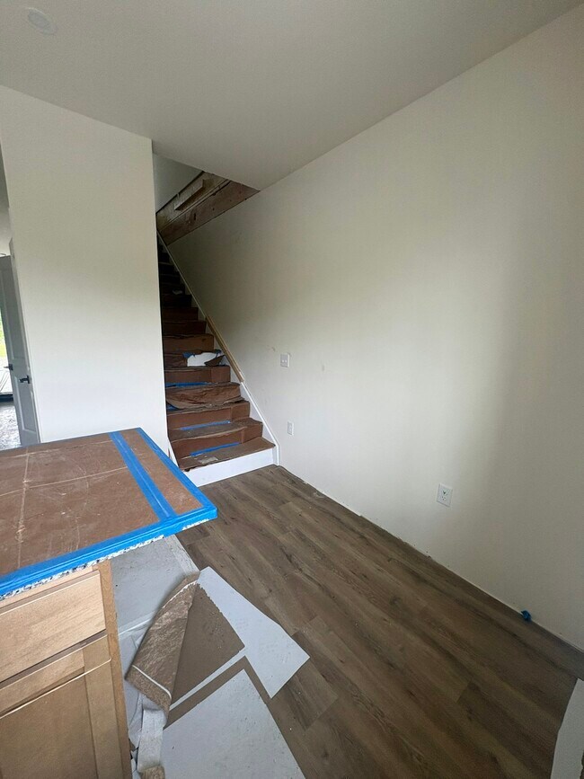 Building Photo - 216 Hull Ave