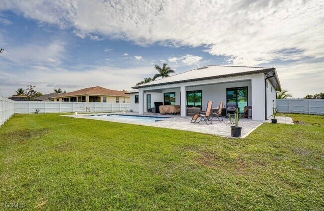 Building Photo - 117 SE 4th St