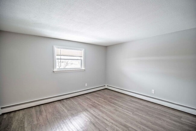 Building Photo - 205 Main St.