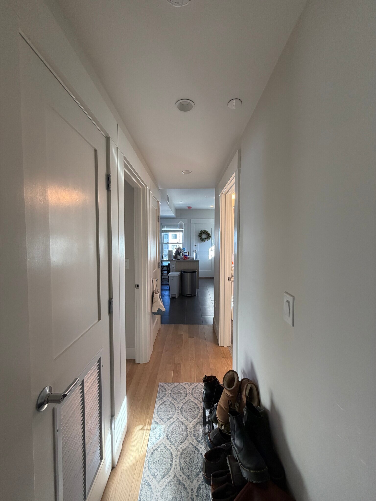 Building Photo - 208 Banks St