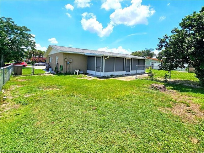 Building Photo - 211 S Lake Dr